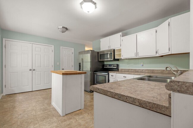 Foto del edificio - Ranch Three Bedrooms with Fenced in Yard - Move in Ready!