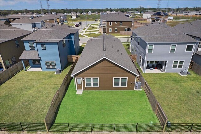 Building Photo - 1122 Elsinore Dr