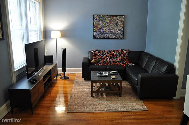 Foto del edificio - 1 br, 1 bath  - 417 W Barry Ave Apt 312