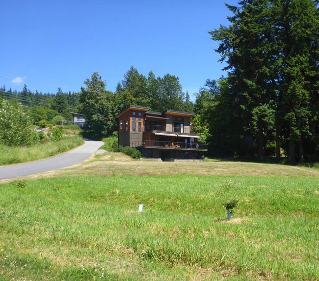 Building Photo - Spacious 3-Bedroom Haven with 2.5 Baths on...