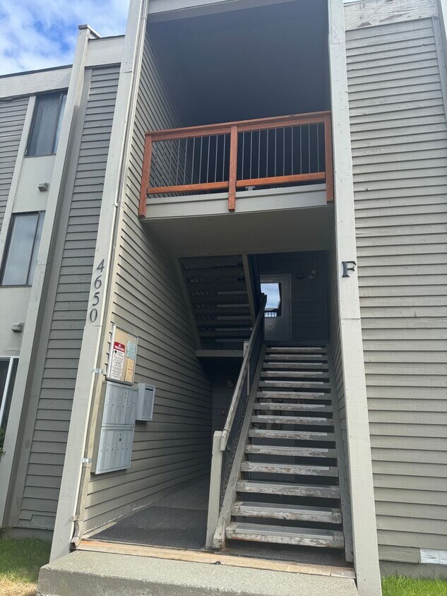 Foto principal - Spacious condo unit in East Anchorage