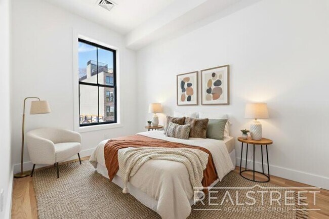 Foto del edificio - Brand New Large 3 Bed 2 Bath in Bushwick Townhouse!