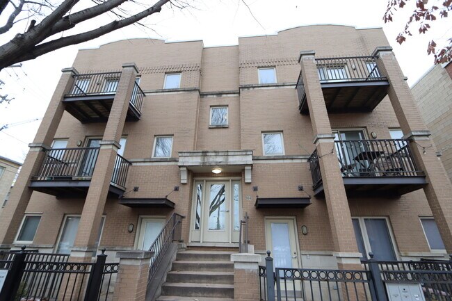 Building Photo - 914 S Racine Ave