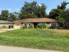 Building Photo - 5606 Dahlia Ln