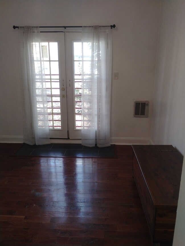 Photo - 2113 Fitzwater St Apartment