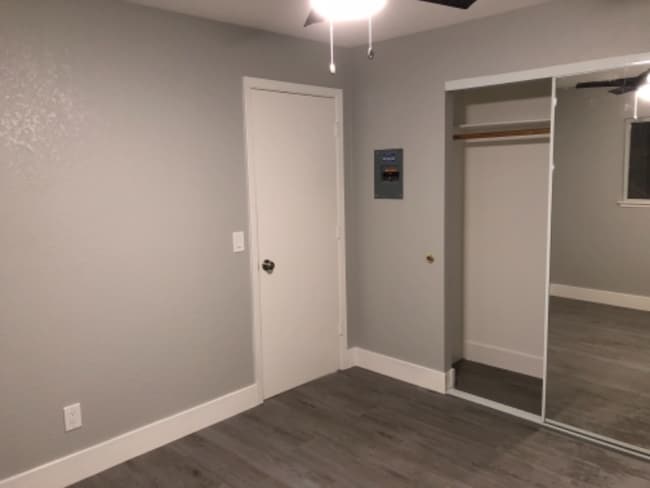 Building Photo - 1211 Center Ln