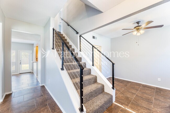 Foto del edificio - 629 Teakwood Dr