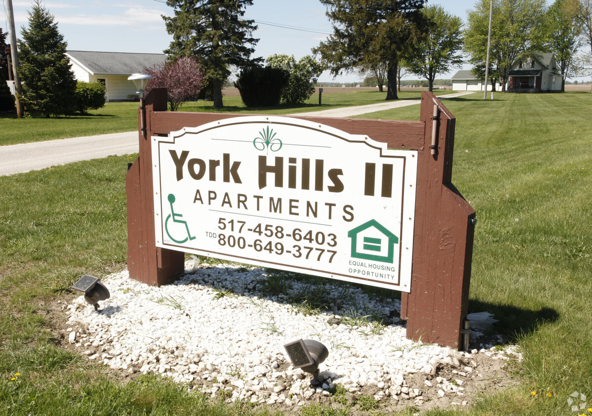 Building Photo - York Hills II