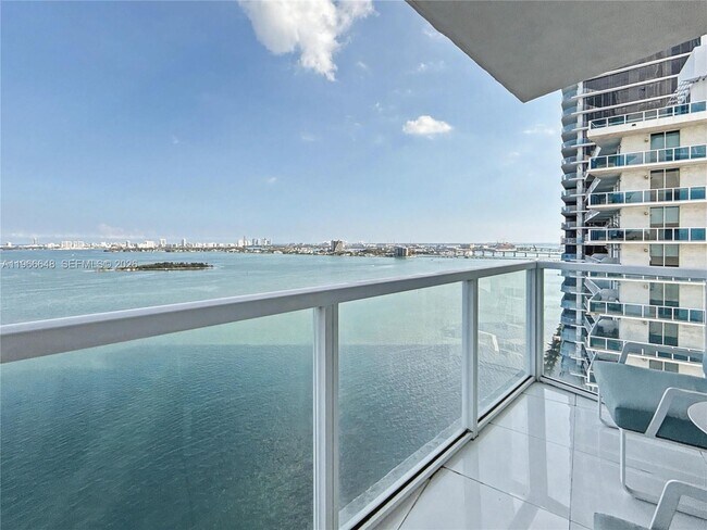 Foto del edificio - 665 NE 25th St