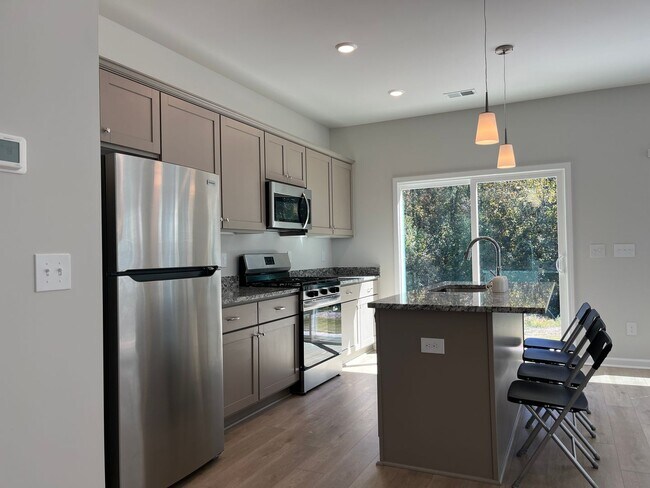 Foto del edificio - Brand New 3/3 Move In Ready Now!