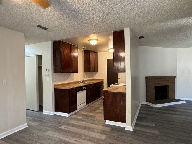 Building Photo - 2756-2758 Burlington Pl