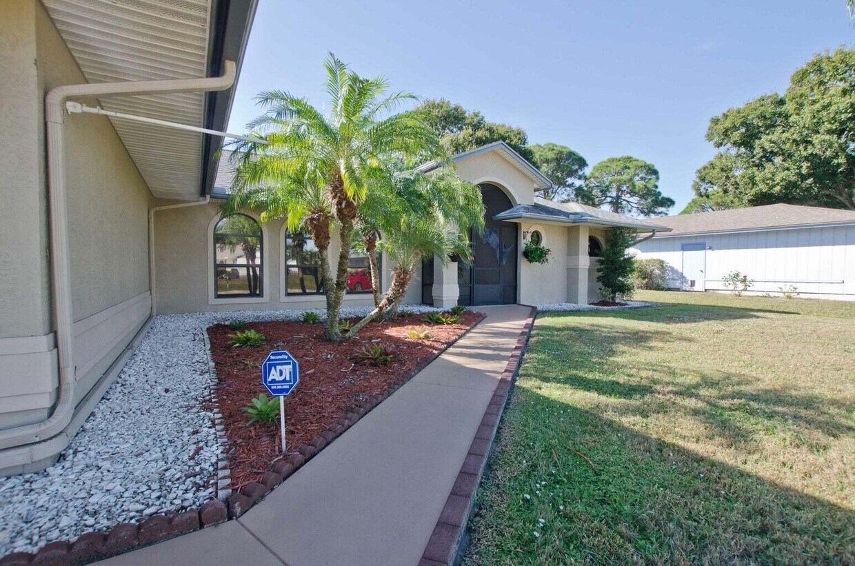 2774 SE Howell Ave, Port Saint Lucie, FL 34952 House for Rent in Port Saint Lucie, FL