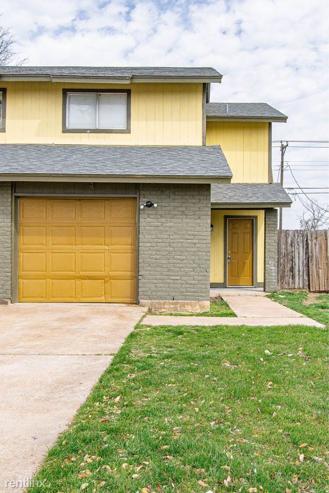 Building Photo - 2 br, 1.5 bath Duplex - 3212 Trenton Drive B