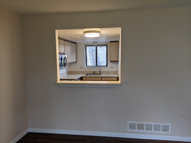 Building Photo - 275 Briarcrest Dr