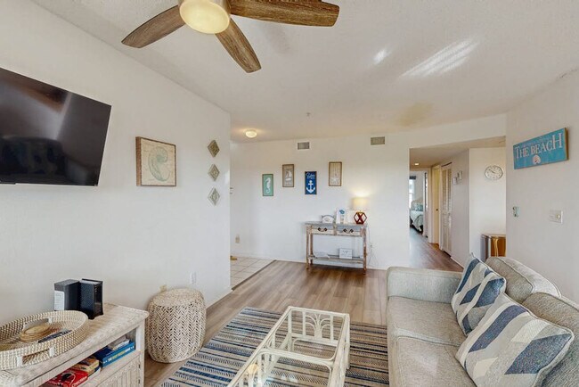 Foto del edificio - 3607 E Bay Dr