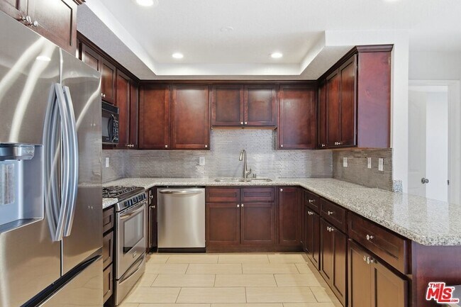 Foto del edificio - 10650 Kinnard Ave