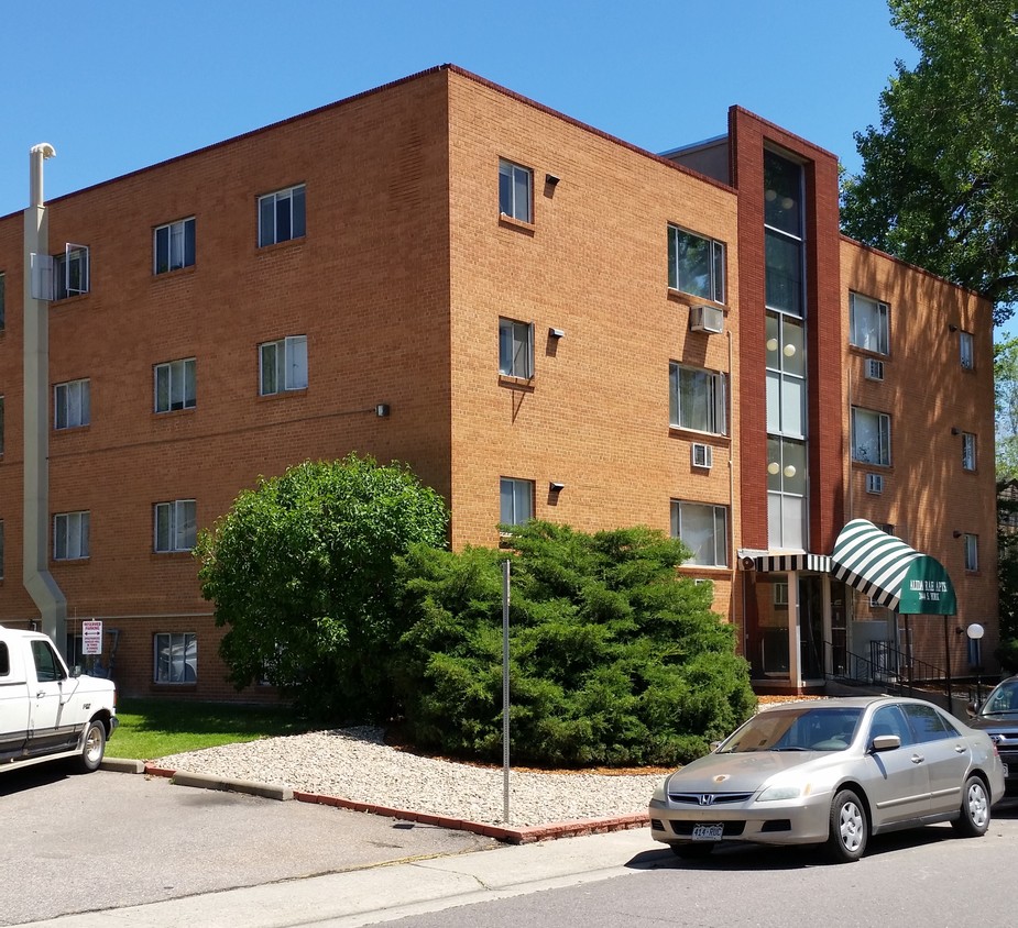 Primary Photo - 2444 S York St