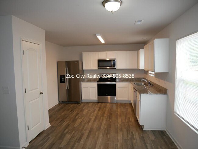 Foto del edificio - 2411 Whirlwind Ln