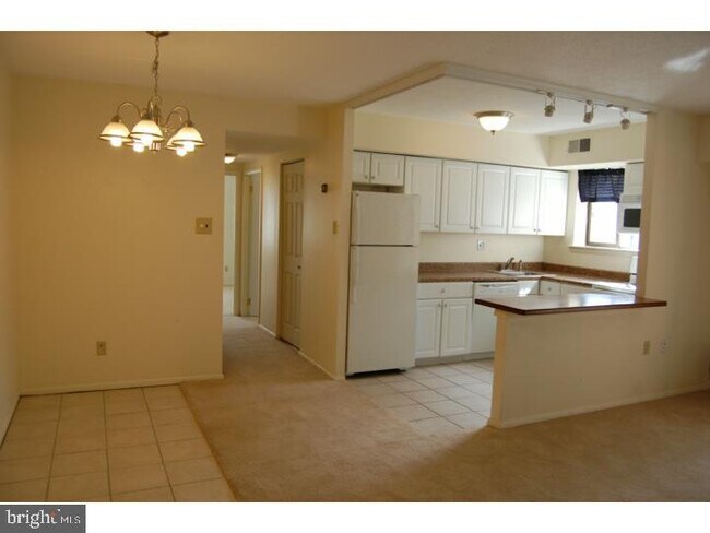 Foto del edificio - 1015 Valley Dr