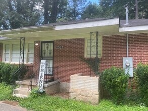 Building Photo - 2023 Wells Dr SW