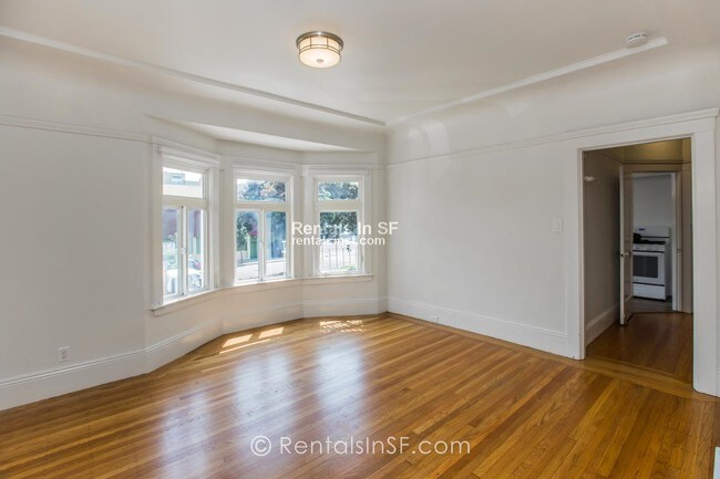 Building Photo - Large Studio in Outer Richmond!