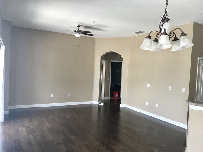 Building Photo - 2 Bed / 2 Bath Condo with 1-Car Garage in ...