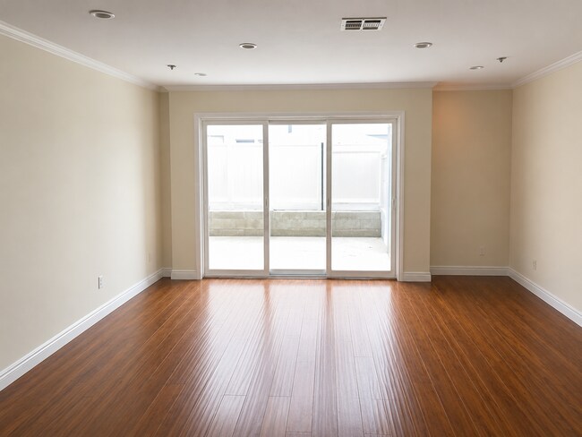 sala de estar - 315 Cameron Pl