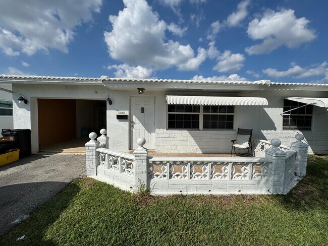 Foto del edificio - 2397 SW Congress Blvd