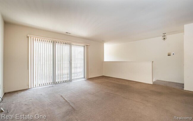 Foto del edificio - 23788 Village-House Dr N