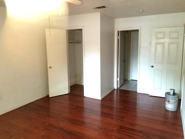 Building Photo - 1907 West Loop