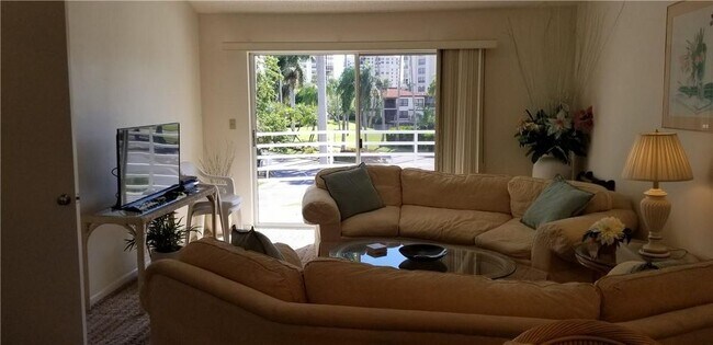 Foto del edificio - 2 bed 2 bath corner furnished isla del sol
