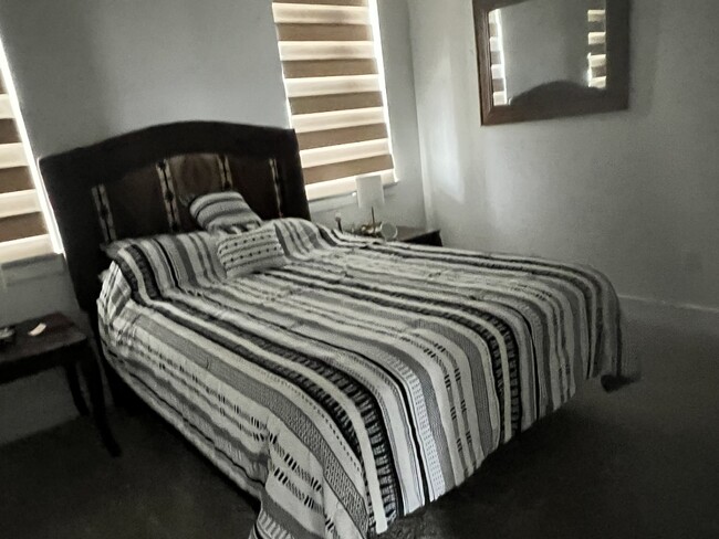 Foto del edificio - 930 Lonnie Ln