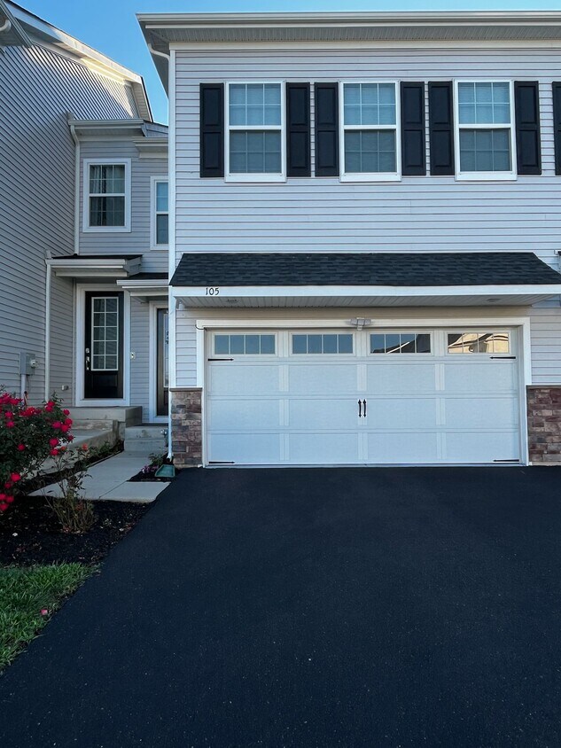 Foto principal - 105 Golden Vale Dr