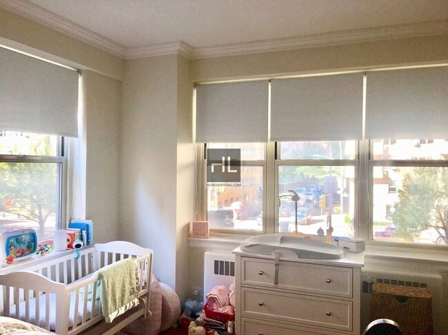 Building Photo - Park Avenue Luxury! No Fee!