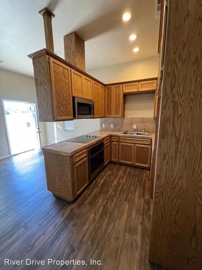 Foto del edificio - 2 br, 1 bath House - 819 Lake Avenue