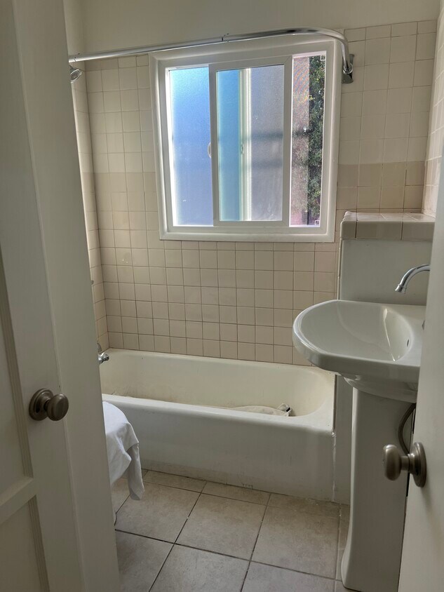 Building Photo - 2706 Kansas Ave