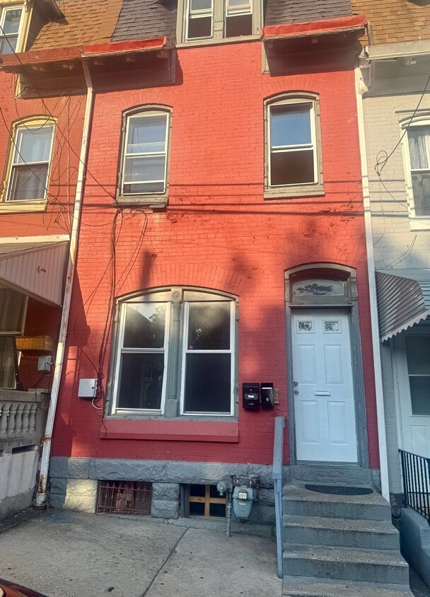 Photo - 211 N 2nd st