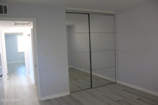 Foto del edificio - 329 Wilder Blvd