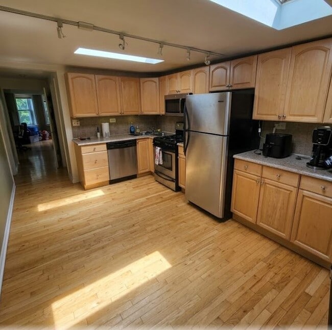 Building Photo - 2744 N Bosworth Ave