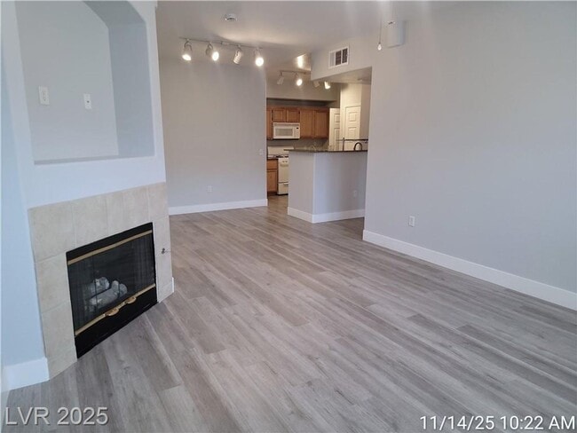 Building Photo - SOUTHWEST GATED 2-BED, 2-BATH FIRST-FLOOR ...