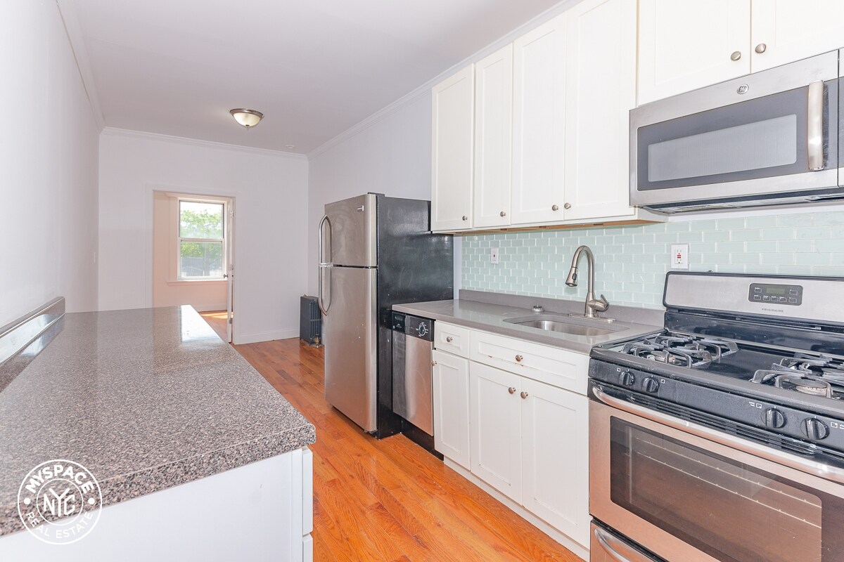 Primary Photo - 45 Kingston Ave