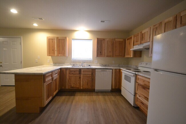Foto del edificio - Spacious 3 Bed, 1.5 Bath Fourplex Unit in Buffalo, MO