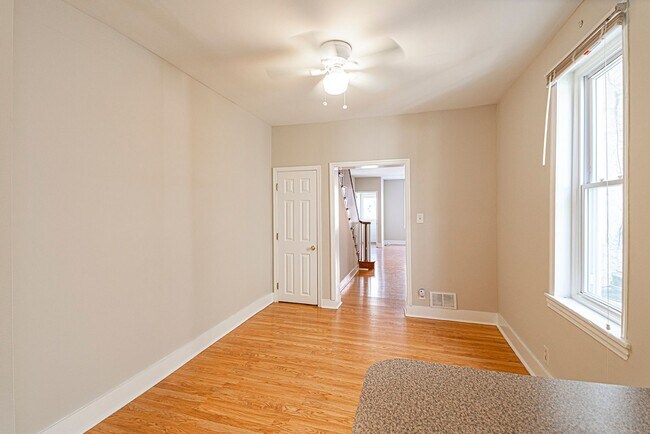 Foto del edificio - Fitler Square Three Bedroom Two Bathroom Home
