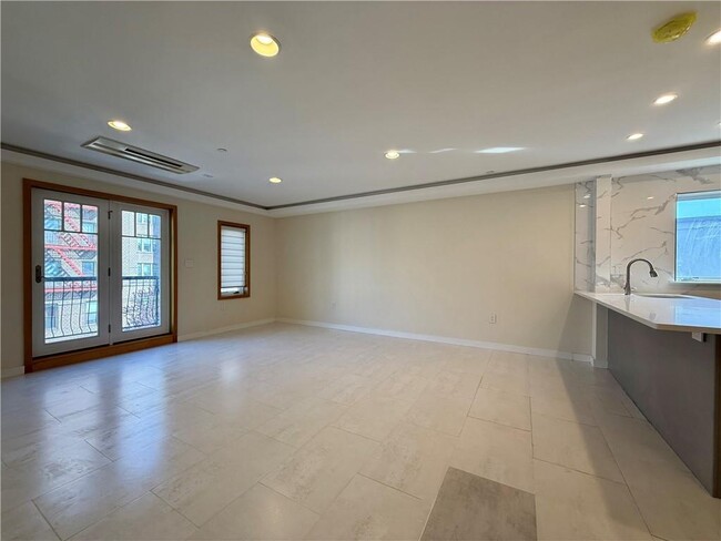 Foto del edificio - 143 Bay 31st St