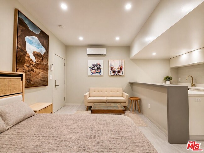 Building Photo - 508 Kings Rd