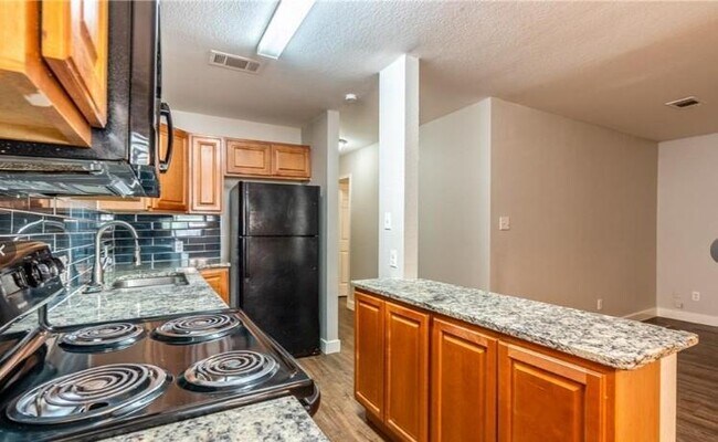 Foto del edificio - 2702 Little Valley Cove