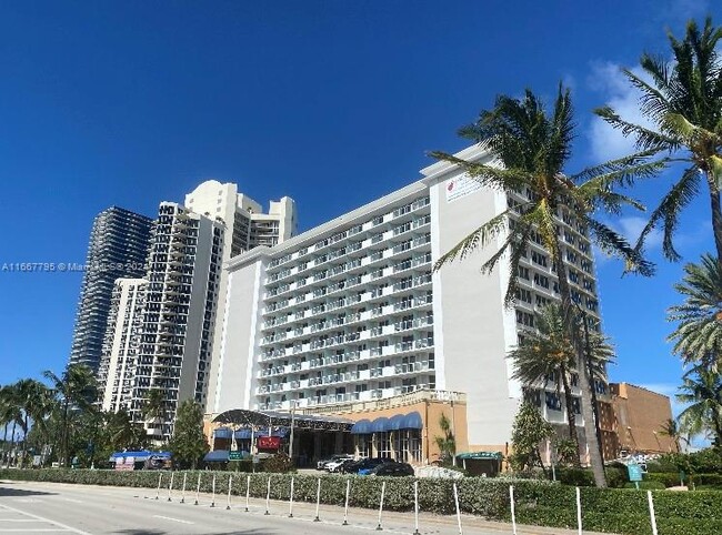 Foto del edificio - 19201 Collins Ave