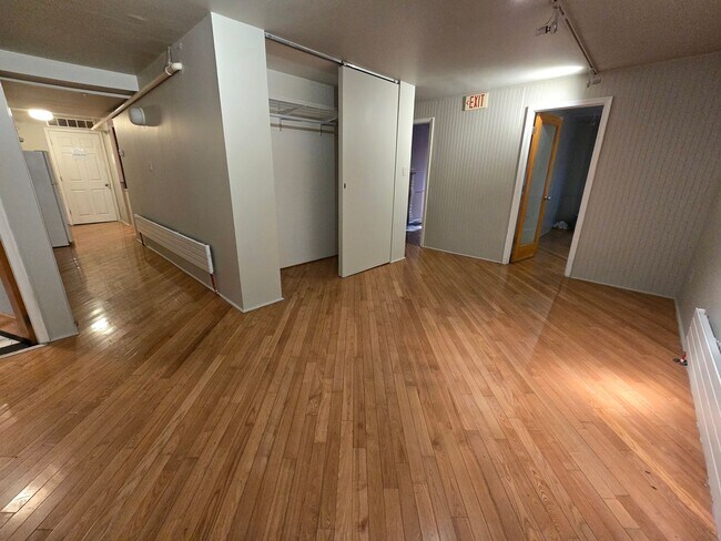 Foto del edificio - Large 3 bed 1 bath