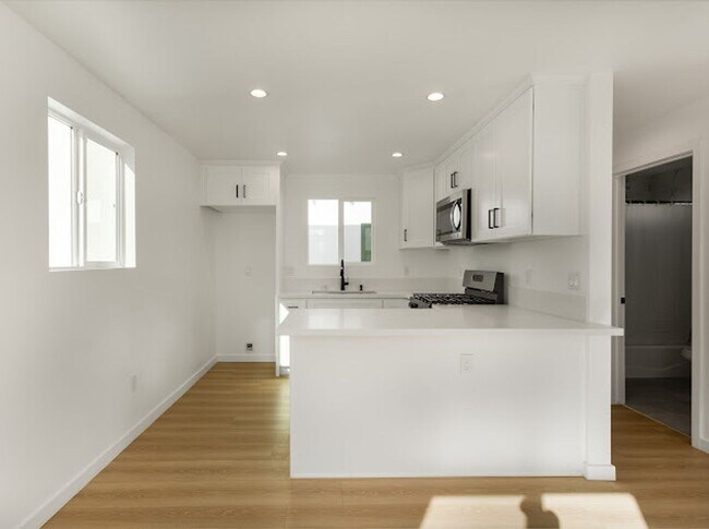 Foto del edificio - 2240 Burnside Ave