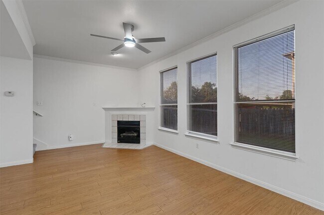 Foto del edificio - 2913 Whisper Oaks Ln